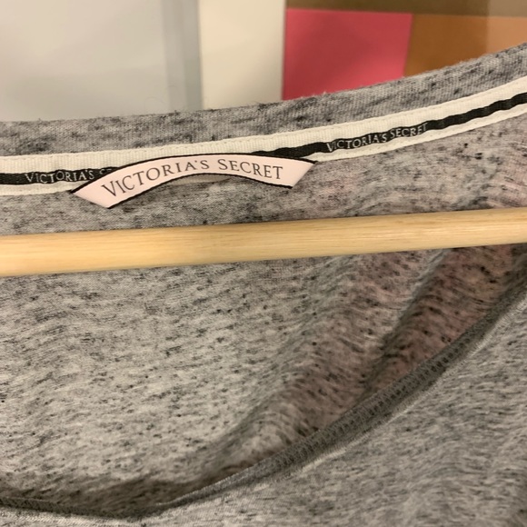 ❤️ 3 for $40- Victoria Secret sleepwear top - Picture 4 of 4